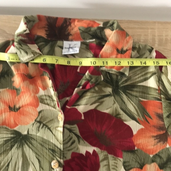 Stephanie K button down Hawaiian shirt - Picture 8 of 10